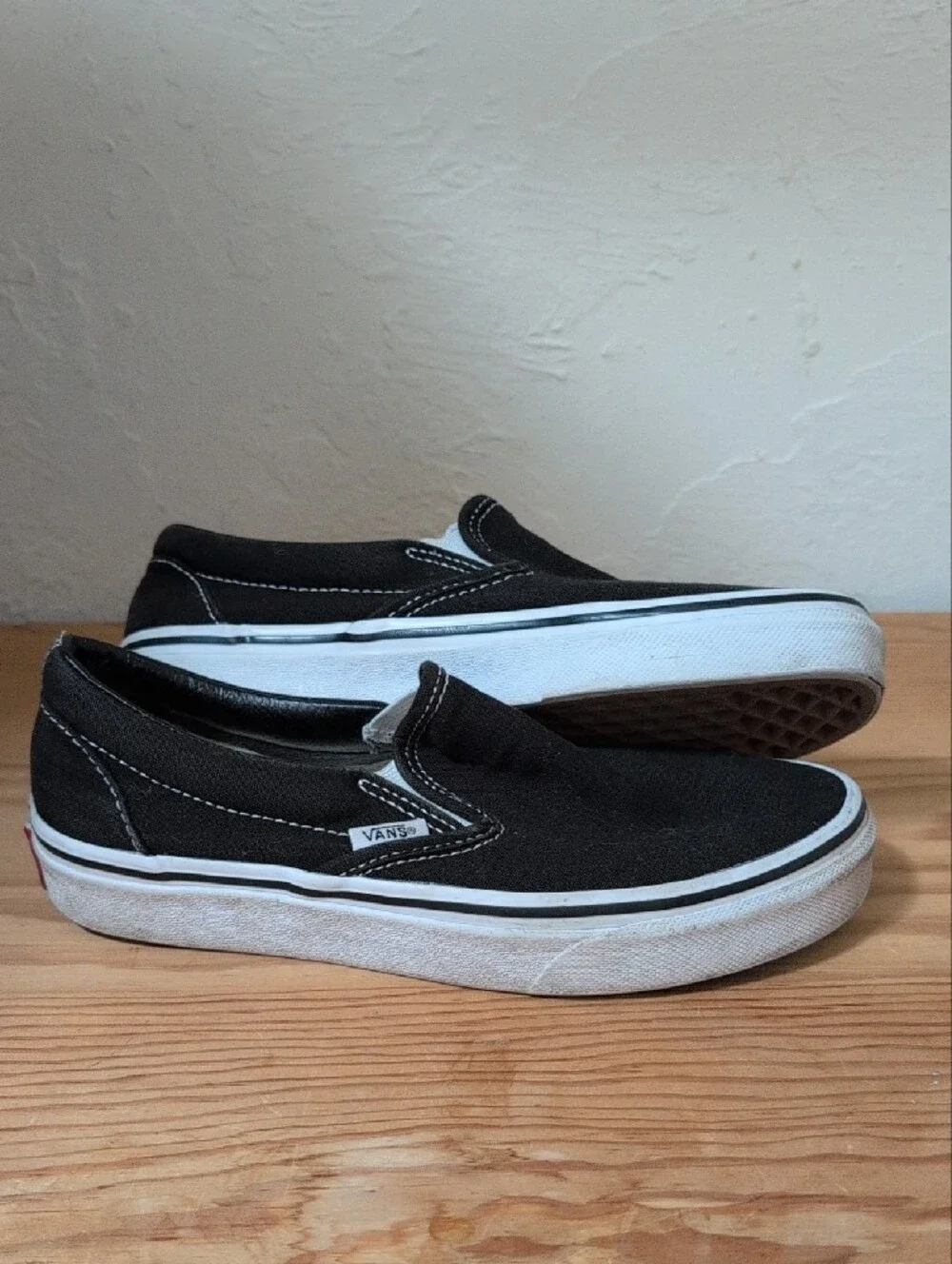 Vans Kids Slip-On Canvas Sneakers - Black & White 3.5 M/5 W (Big Kid)